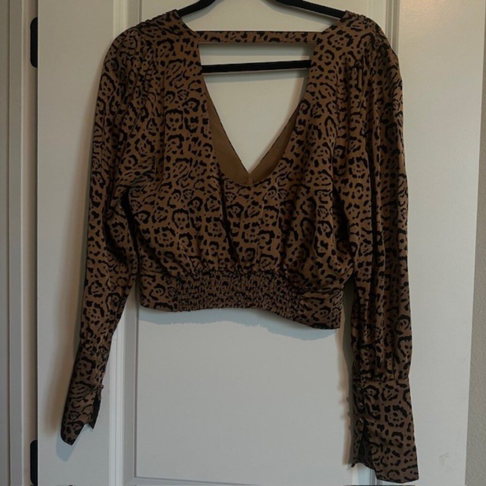 Good American Satin Faux Wrap Top in Leopard Print Size 1 (Sm) - Picture 4 of 6